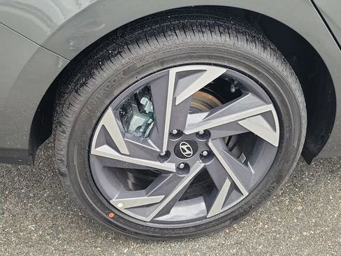 New 2026 Hyundai Elantra Limited FWD image 26
