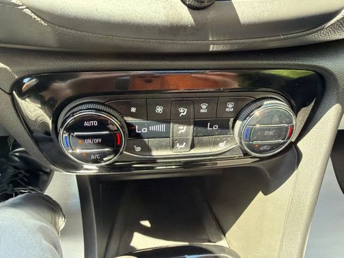 Used 2022 Buick Encore GX Select w/ Advanced Technology Package AWD/4WD image 26