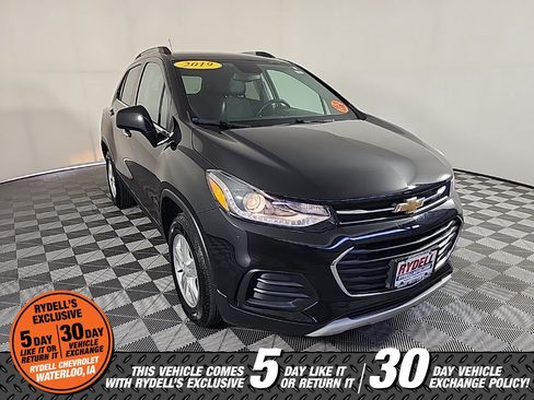 Used 2019 Chevrolet Trax LT w/ LT Convenience Package image 2