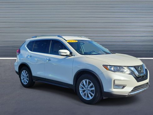 Used 2018 Nissan Rogue SV FWD image 2
