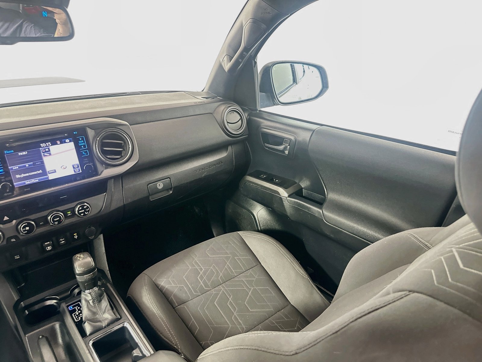 Used 2018 Toyota Tacoma TRD Sport AWD/4WD image 22