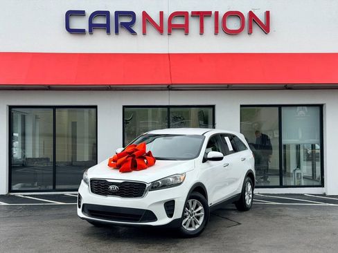 Used 2019 Kia Sorento AWD V6 image 2