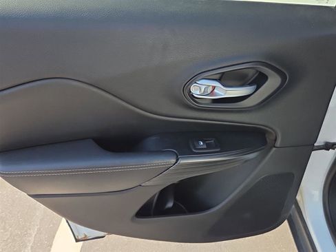 Used 2015 Jeep Cherokee Limited w/ Trailer Tow Group AWD/4WD image 6