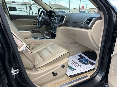 Used 2018 Jeep Grand Cherokee Overland AWD/4WD image 46