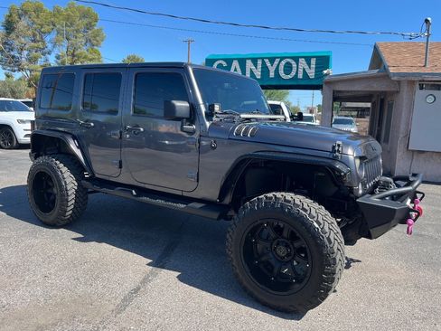 Used 2014 Jeep Wrangler Unlimited Sahara w/ Connectivity Group AWD/4WD image 2