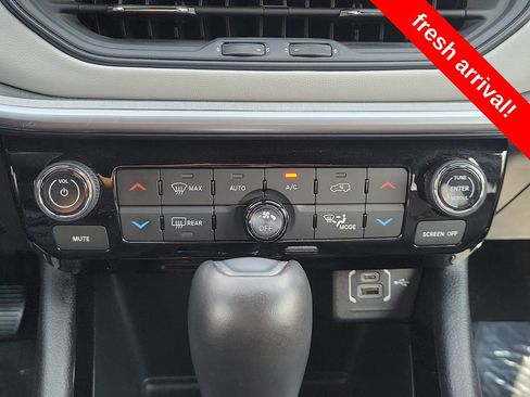 Certified 2025 Jeep Compass Limited image 34