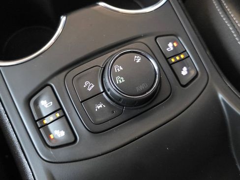 Used 2023 GMC Terrain SLT w/ LPO, Floor Liner Package AWD/4WD image 36