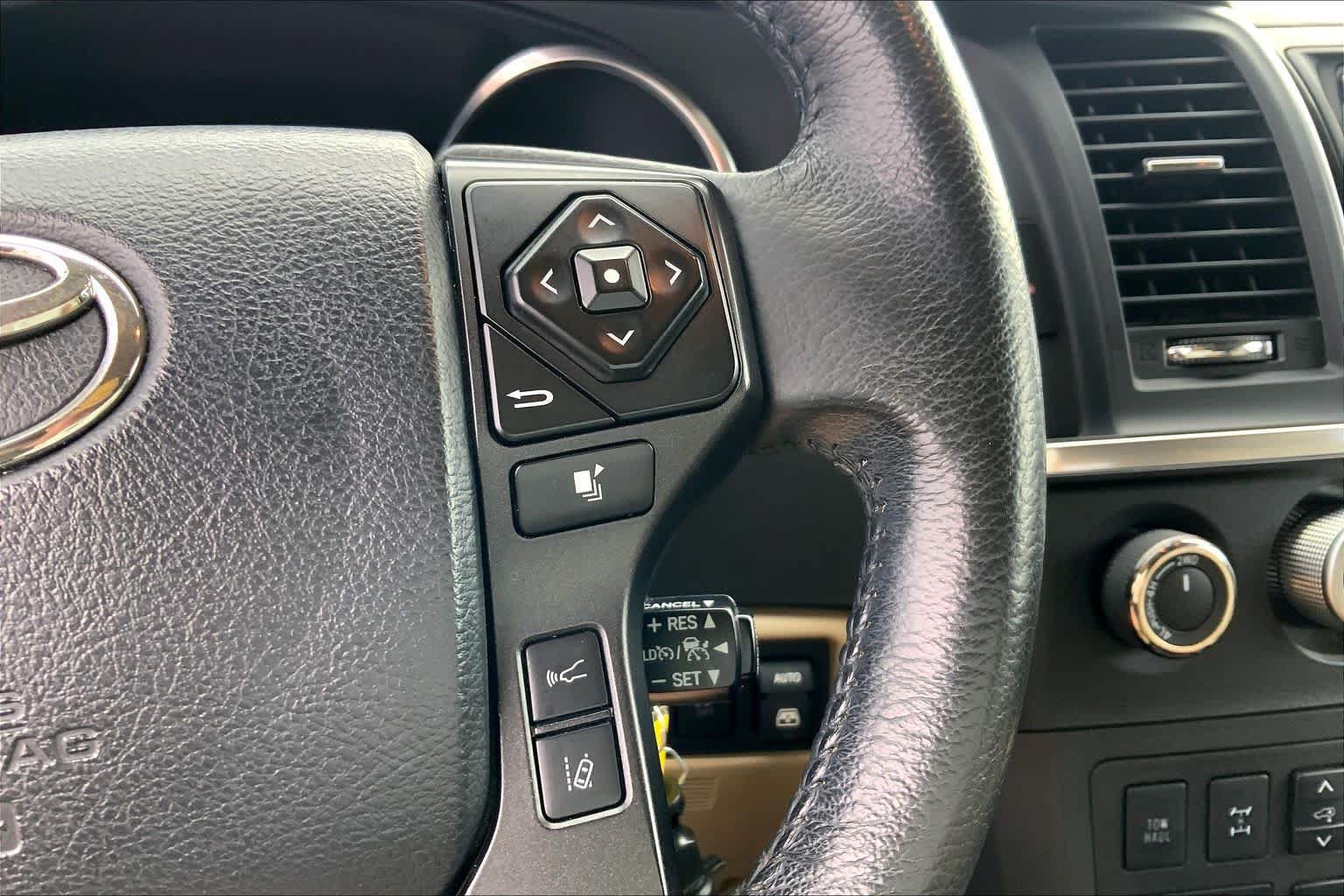 Used 2018 Toyota Sequoia Platinum AWD/4WD image 25