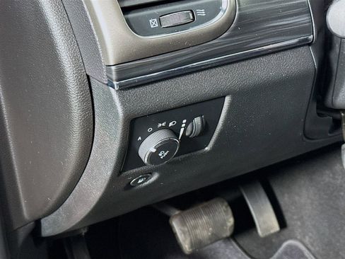 Used 2019 Jeep Grand Cherokee Limited AWD/4WD image 10