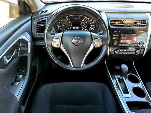 Used 2013 Nissan Altima 2.5 SV FWD image 22