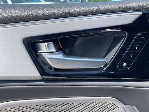 Certified 2023 Acura MDX SH-AWD w/ Technology Package image 9
