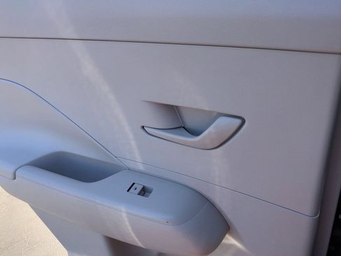 Used 2025 Hyundai Kona SEL FWD image 25