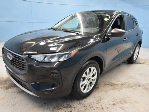 Used 2023 Ford Escape Active w/ Cold Weather Package FWD image 32