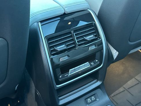 Used 2025 BMW X7 xDrive40i w/ Executive Package image 14