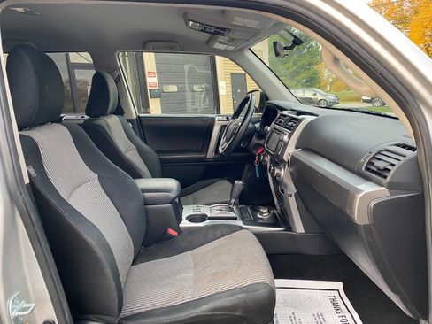 Used 2014 Toyota 4Runner SR5 image 32