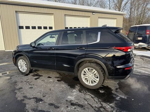 Used 2022 Mitsubishi Outlander ES image 10