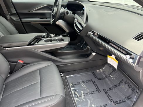 New 2025 Cadillac Lyriq Luxury image 25