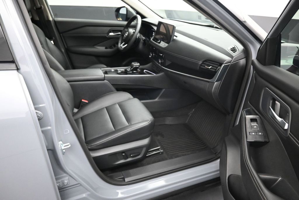 Used 2024 Nissan Rogue SL w/ SL Premium Package FWD image 27