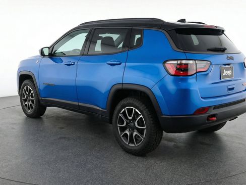 Used 2025 Jeep Compass Trailhawk AWD/4WD image 6