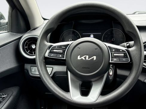 Used 2022 Kia Forte LXS FWD image 11