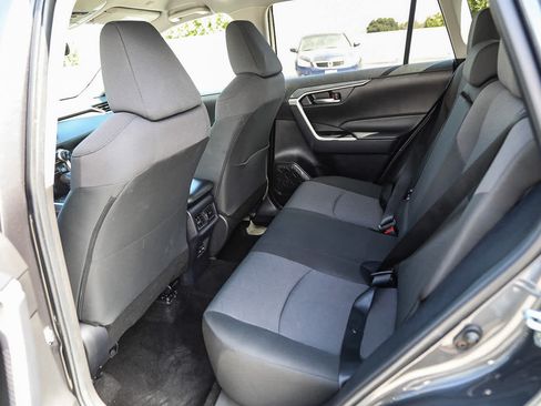 Used 2025 Toyota RAV4 XLE FWD image 18