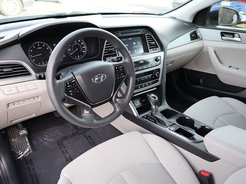 Used 2017 Hyundai Sonata SE w/ Cargo Package FWD image 18