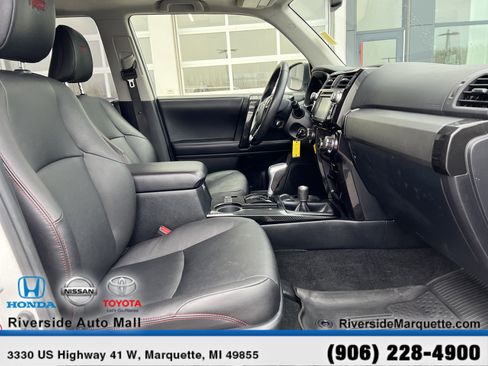 Used 2018 Toyota 4Runner TRD Off-Road Premium w/ Convenience Package AWD/4WD image 27