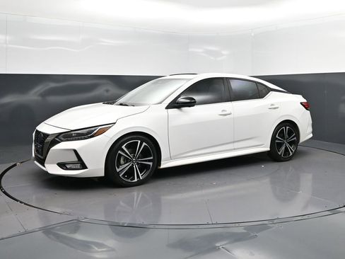 Used 2023 Nissan Sentra SR w/ SR Premium Package FWD image 3