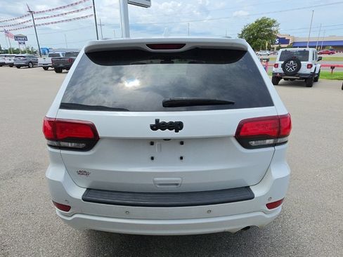 Used 2022 Jeep Grand Cherokee Laredo X RWD image 4