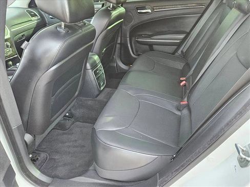 Used 2015 Chrysler 300 C w/ Harman/Kardon Audio Group image 17