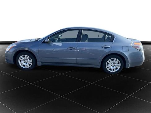 Used 2010 Nissan Altima 2.5 S FWD image 2
