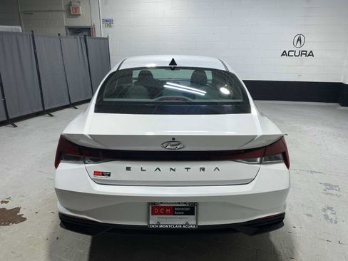 Used 2023 Hyundai Elantra SEL FWD image 5