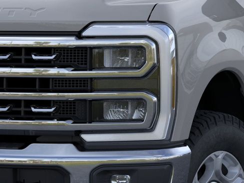 New 2026 Ford F250 XLT w/ XLT Premium Package AWD/4WD image 18