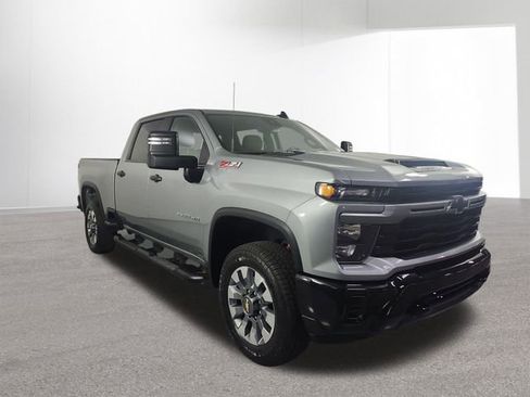 Used 2025 Chevrolet Silverado 2500 Custom w/ Custom Value Package AWD/4WD image 3