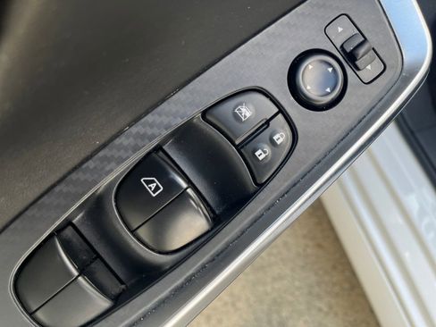 Used 2025 Nissan Sentra SR FWD image 12