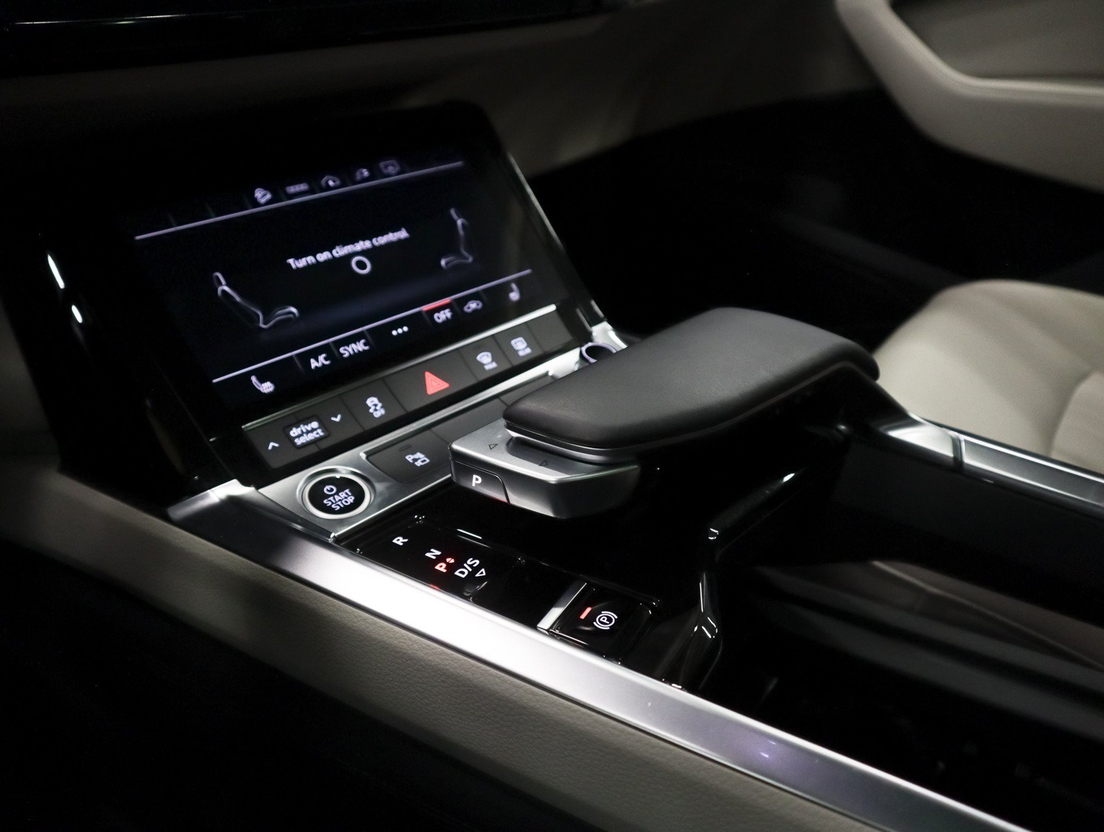 Used 2024 Audi Q8 e-tron Premium AWD/4WD image 22