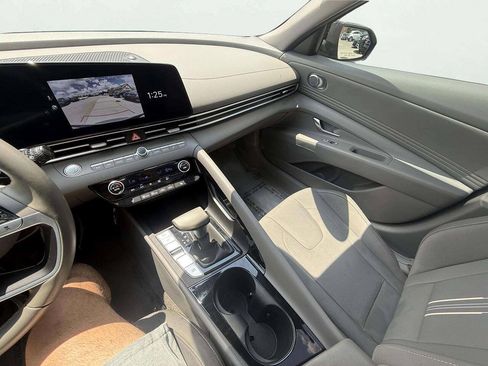 Used 2025 Hyundai Elantra SEL w/ Cargo Package FWD image 18