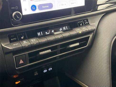 Certified 2025 Toyota Camry SE image 26