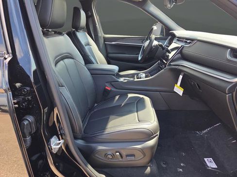 New 2025 Jeep Grand Cherokee Limited w/ Luxury Tech Group II image 35