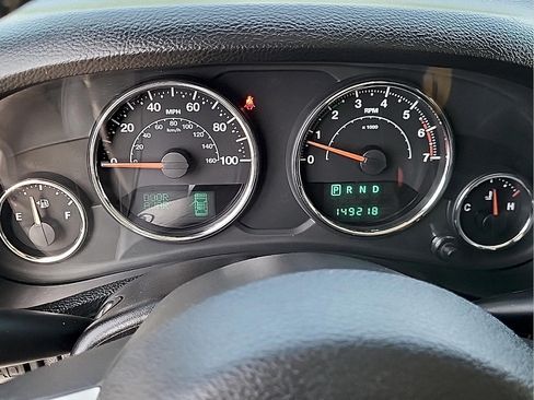 Used 2014 Jeep Wrangler Unlimited Sahara w/ Dual Top Group AWD/4WD image 19