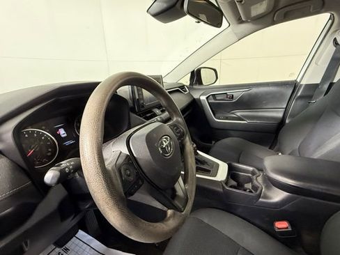 Used 2019 Toyota RAV4 LE image 6