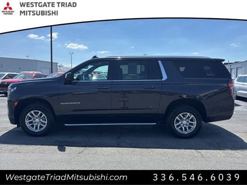 Used 2023 Chevrolet Suburban LT RWD image 3