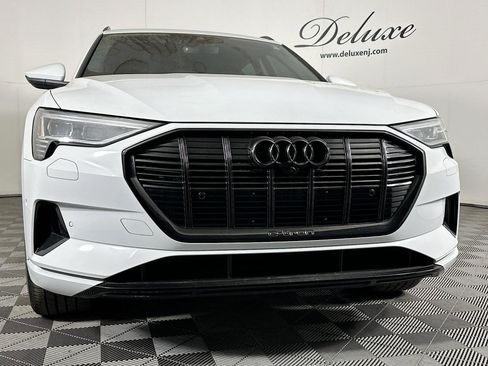 Used 2022 Audi e-tron Premium w/ Convenience Plus Package AWD/4WD image 31