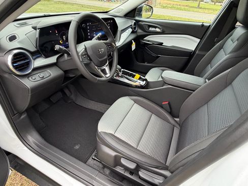 New 2026 Chevrolet Trax LT image 18
