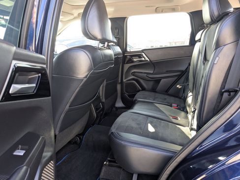 Used 2023 Mitsubishi Outlander SE image 29