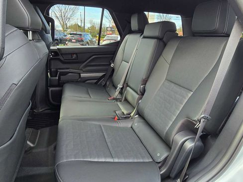 Certified 2025 Toyota 4Runner TRD Off-Road Premium image 19