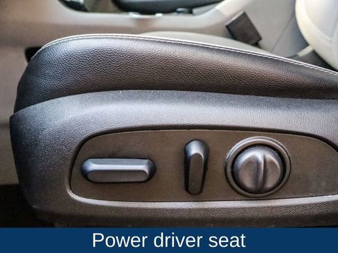 Used 2024 GMC Terrain SLT image 11