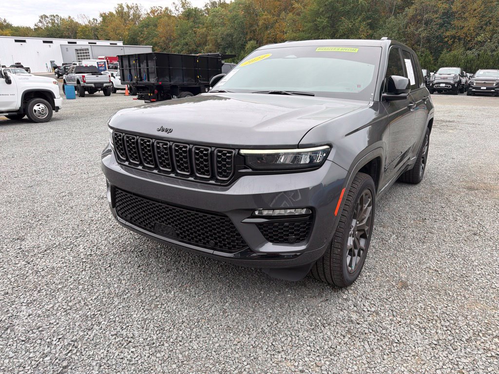 Used 2024 Jeep Grand Cherokee Summit w/ High Altitude Package AWD/4WD image 3