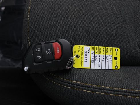 Used 2025 Jeep Wrangler Unlimited Sahara AWD/4WD image 7