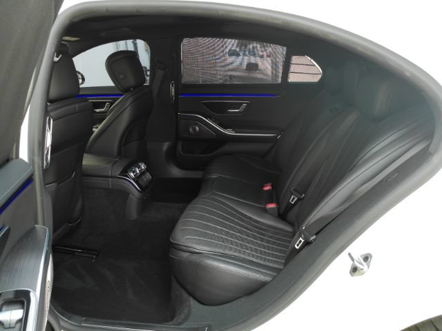 Used 2022 Mercedes-Benz S 500 4MATIC w/ AMG Line Package image 21